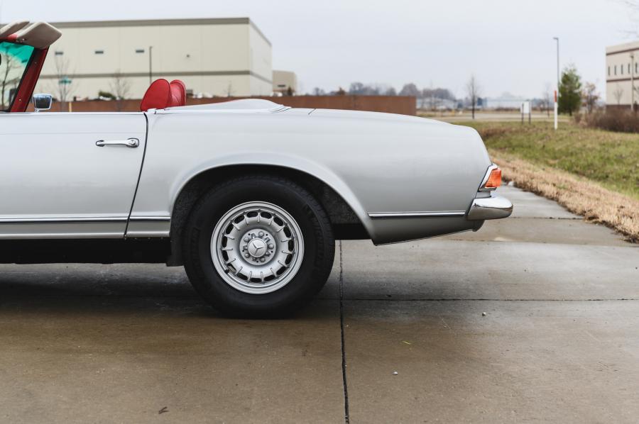 Детали экстерьера Mercedes-Benz 280 SL (W113) 1969 года  (EU) (фото 27 из 141)